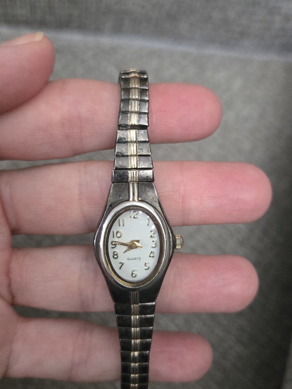 Ladies Silver Stretch Band Quartz Fashion Watch